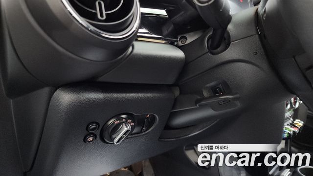 Mini Cooper Convertible 2024 — photo 19