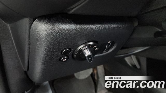 Mini Cooper Convertible 2024 — photo 20
