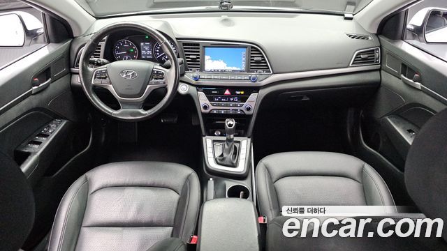 Hyundai AVANTE 2017 — photo 10