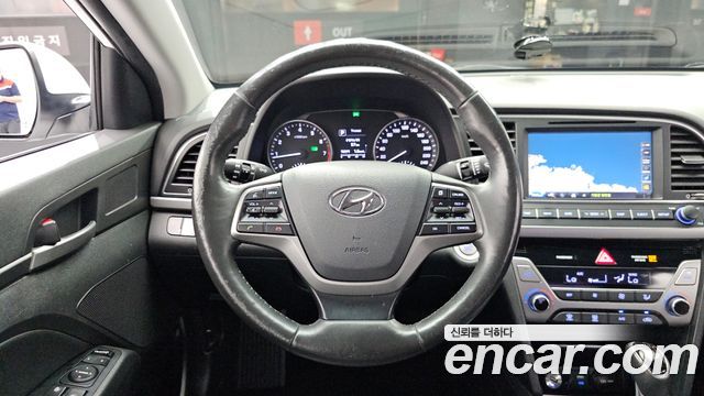 Hyundai AVANTE 2017 — photo 19