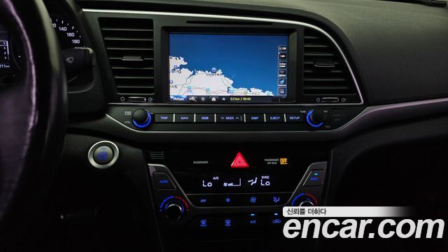 Hyundai AVANTE 2017 — photo 22