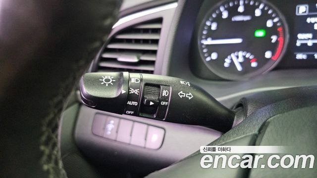 Hyundai AVANTE 2017 — photo 25