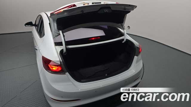 Hyundai AVANTE 2017 — photo 26