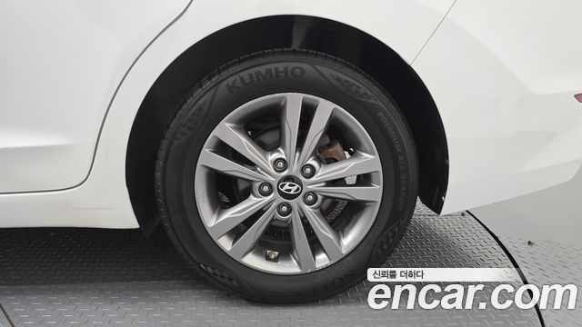 Hyundai AVANTE 2017 — photo 7