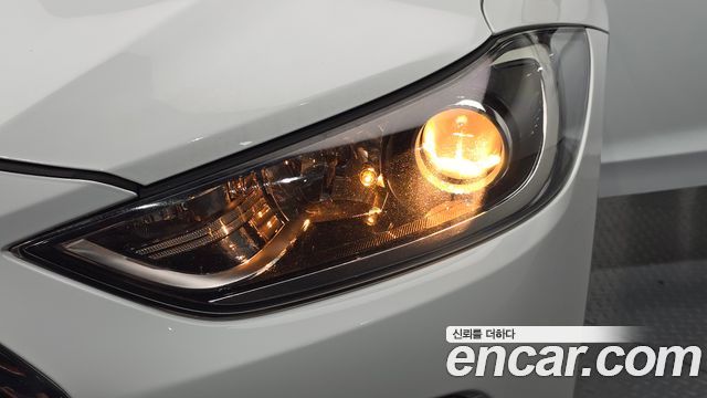 Hyundai AVANTE 2017 — photo 8