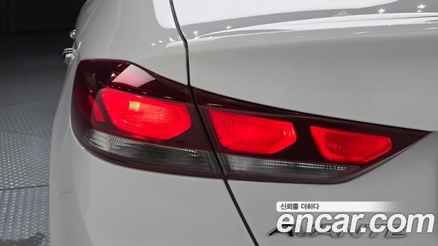 Hyundai AVANTE 2017 — photo 9
