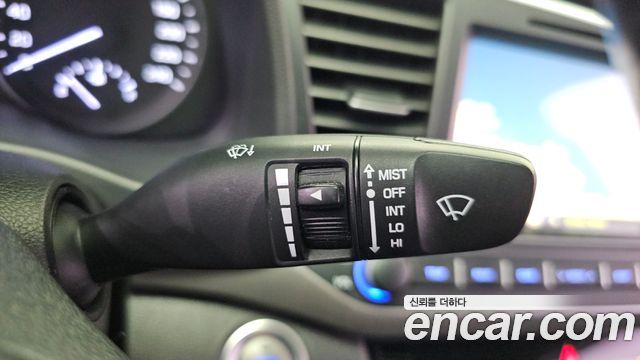 Hyundai AVANTE 2017 — photo 27