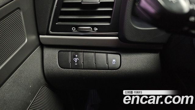 Hyundai AVANTE 2017 — photo 29
