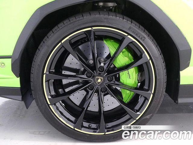 Lamborghini Urus 2024 — photo 8