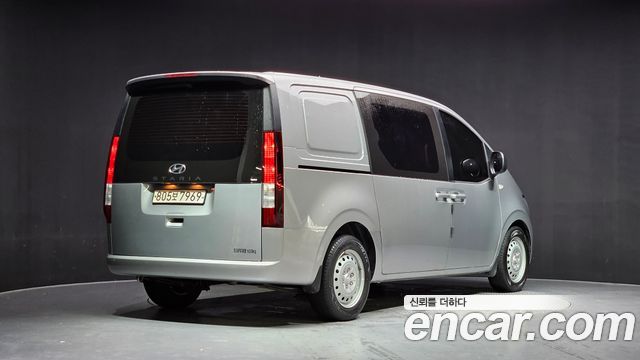 Hyundai Staria 2022 — photo 2