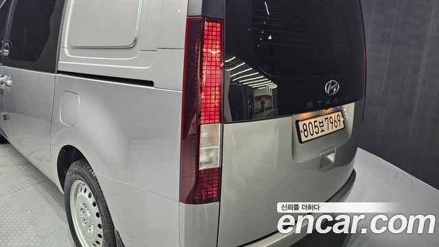 Hyundai Staria 2022 — photo 9