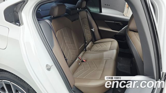 BMW 5-Series 2026 — photo 11
