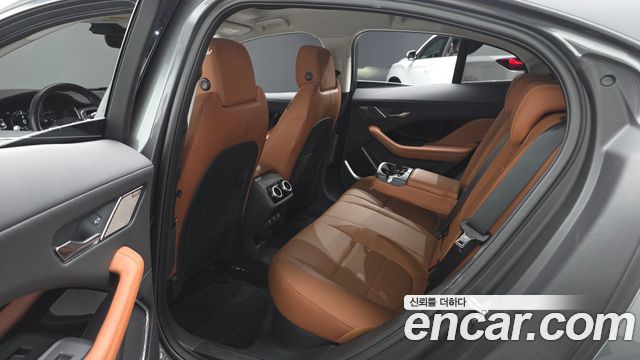 Jaguar I-PACE 2020 — photo 17