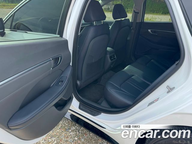 Hyundai Sonata 2023 — photo 11