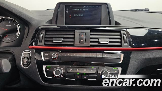 BMW 1-Series 2019 — photo 18