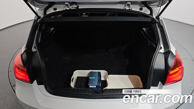 BMW 1-Series 2019 — photo 23