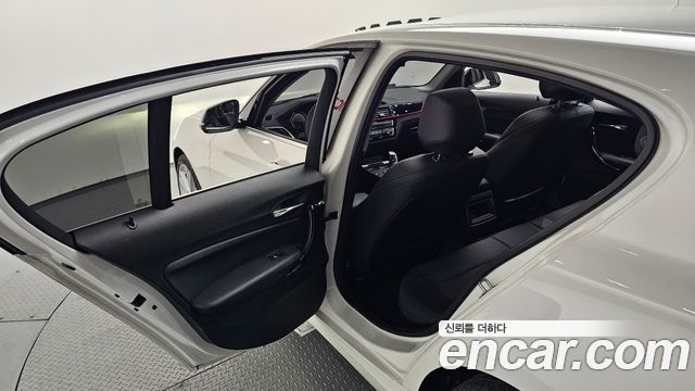 BMW 1-Series 2019 — photo 24
