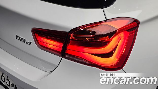 BMW 1-Series 2019 — photo 9