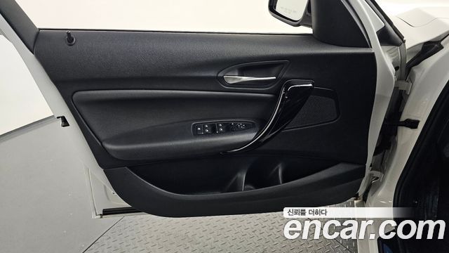BMW 1-Series 2019 — photo 14