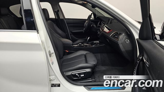 BMW 1-Series 2019 — photo 16