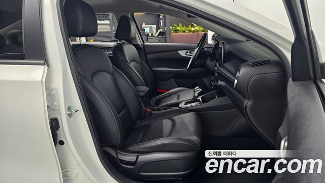 Kia K3 2022 — photo 10