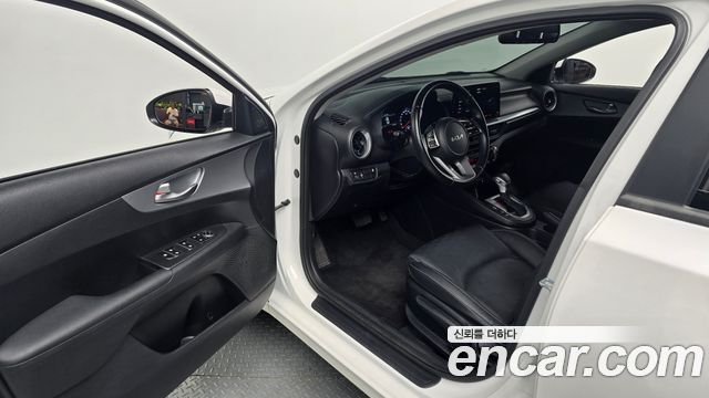 Kia K3 2022 — photo 11