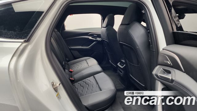 Audi A6 e-Tron 2025 — photo 17