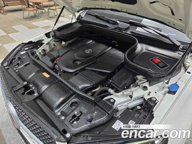 Mercedes-Benz GLE-Class 2023 — photo 6