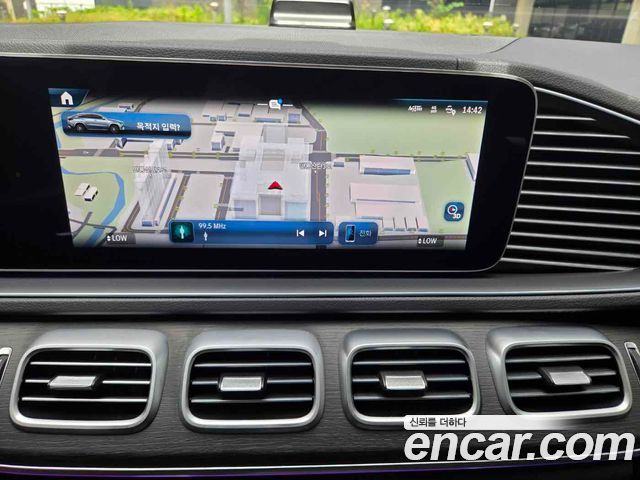 Mercedes-Benz GLE-Class 2023 — photo 10