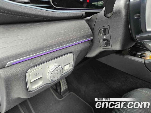 Mercedes-Benz GLE-Class 2023 — photo 19