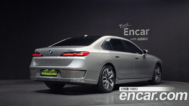 BMW 7-Series 2024 — photo 2