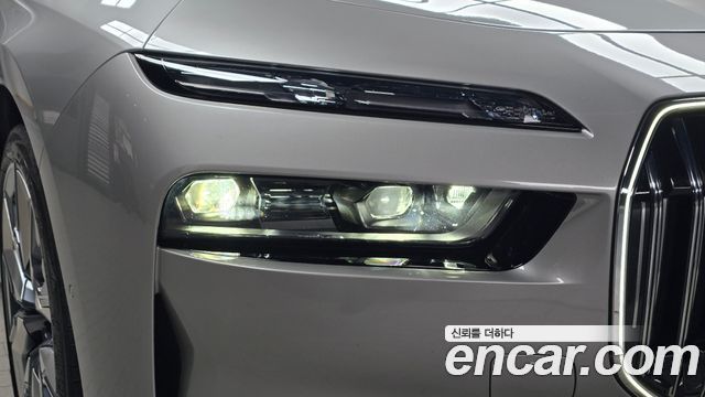 BMW 7-Series 2024 — photo 8