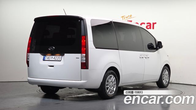 Hyundai Staria 2022 — photo 2