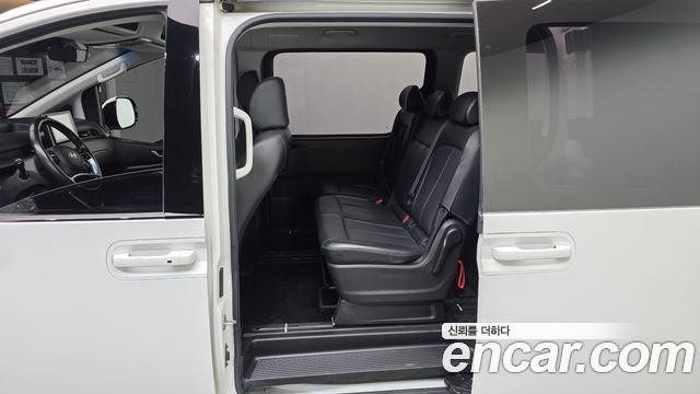 Hyundai Staria 2022 — photo 11