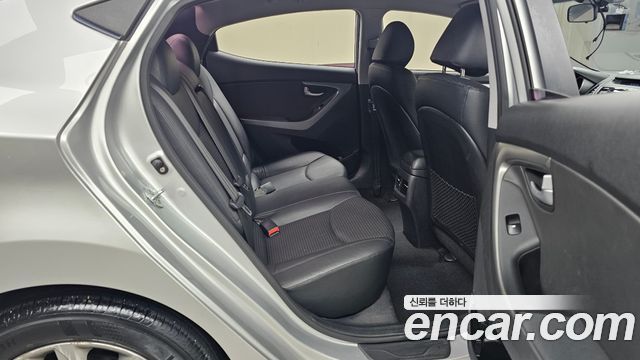 Hyundai AVANTE 2016 — photo 17