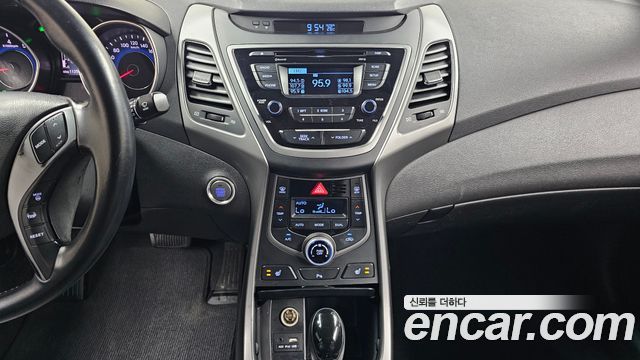 Hyundai AVANTE 2016 — photo 22