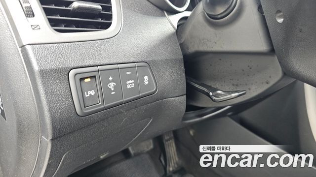 Hyundai AVANTE 2016 — photo 24