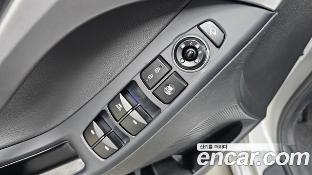 Hyundai AVANTE 2016 — photo 26