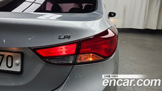 Hyundai AVANTE 2016 — photo 9
