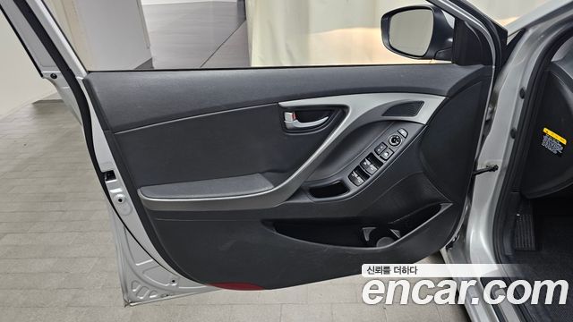 Hyundai AVANTE 2016 — photo 14
