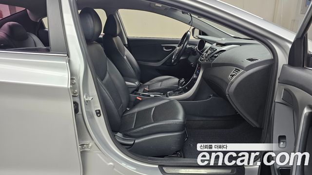 Hyundai AVANTE 2016 — photo 16