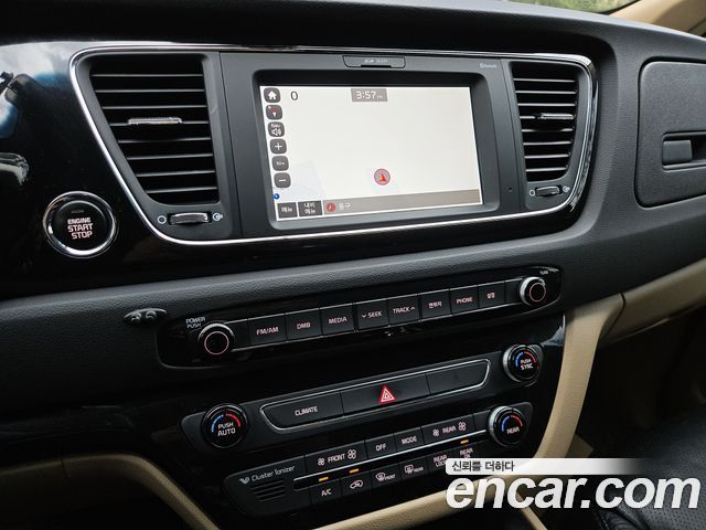 Kia Canival 2017 — photo 11