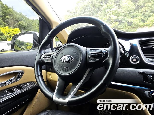 Kia Canival 2017 — photo 14