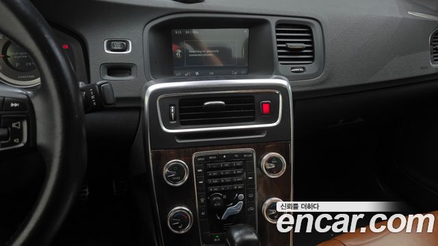 Volvo S60 2012 — photo 16