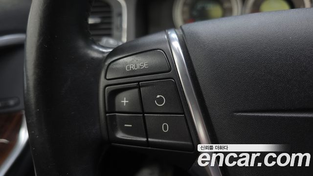 Volvo S60 2012 — photo 18