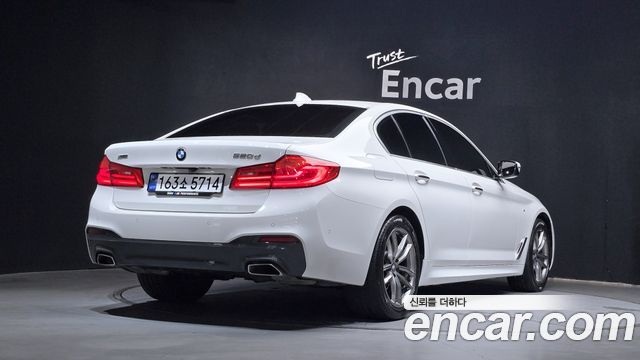 BMW 5-Series 2018 — photo 2
