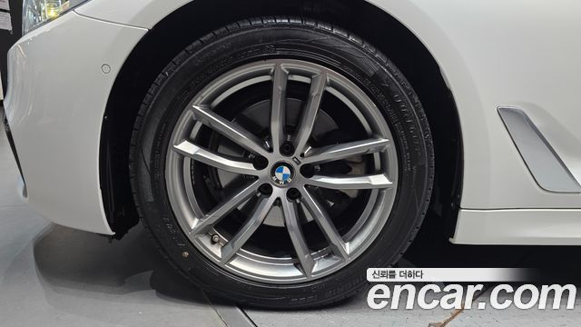 BMW 5-Series 2018 — photo 5