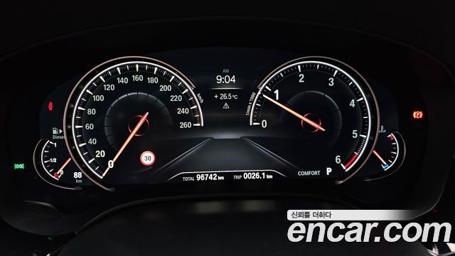 BMW 5-Series 2018 — photo 11