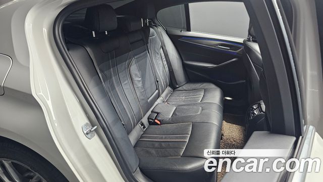 BMW 5-Series 2018 — photo 17