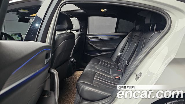 BMW 5-Series 2018 — photo 18